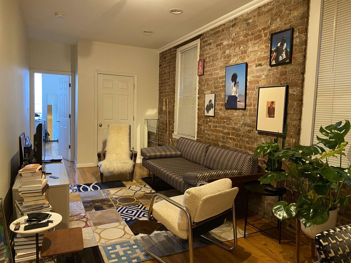 275 ster Ave Unit 3, Jersey City, NJ 07307 Room for Rent in Jersey City, NJ