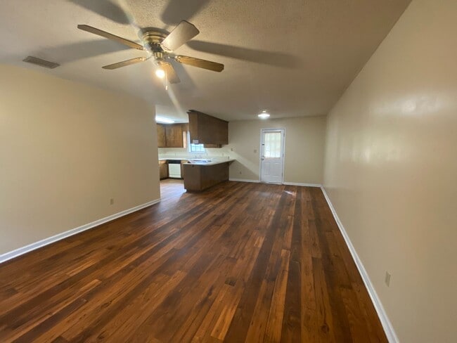 Building Photo - 6111 Vinnie Dr
