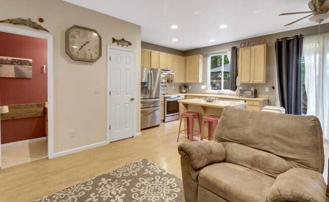 Building Photo - Better than NEW! Stunning Beaverton End-Un...