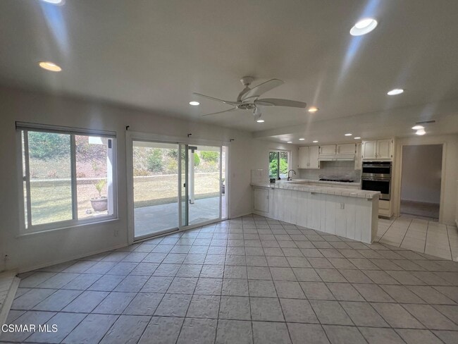 Building Photo - 3862 Lesser Dr