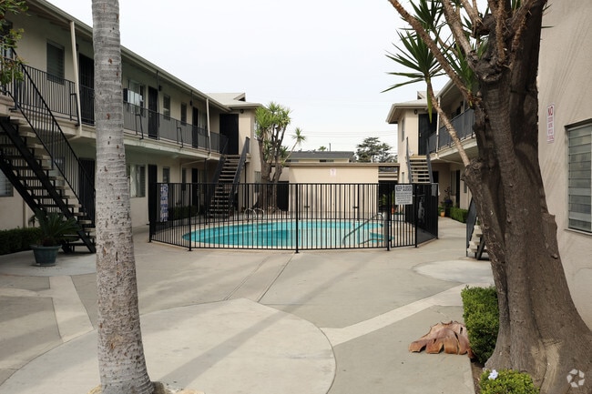 Building Photo - Mardi Gras Apartments