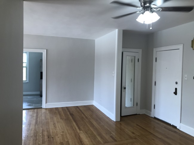 Building Photo - 1706 N Narragansett Ave
