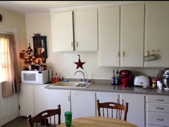 Foto del edificio - 3 Bed, 1 Bath Apartment in Prime Location!