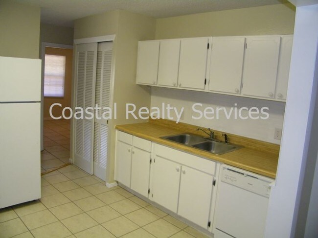 Building Photo - 208 Jet Ct NW