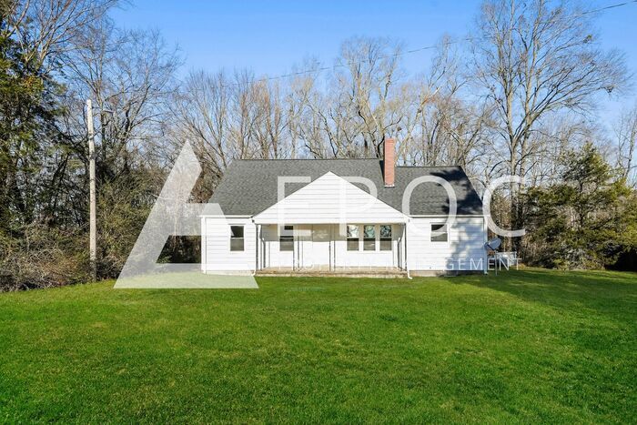 Primary Photo - Large 5 Bedroom, 1.5 Bath Located in Quiet...