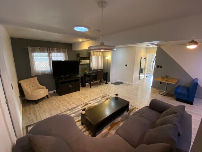 Foto del edificio - 1043 Sanborn Ave
