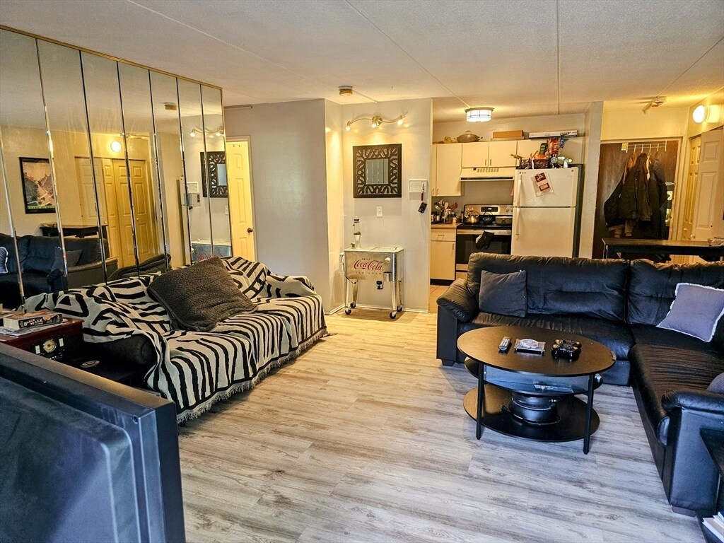 Foto principal - 46 Cochituate Rd