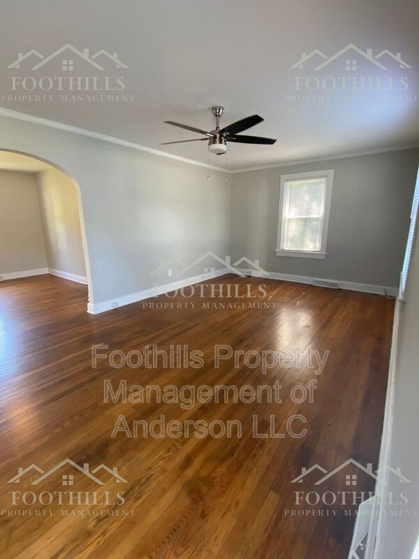 Building Photo - 2704 Whitehall Ave