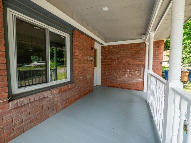 Foto del edificio - Detached 2BR Home with Mini-Split A/C, Sol...