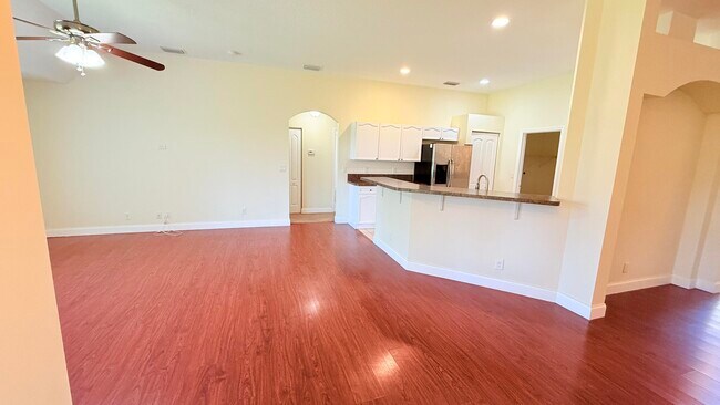 Foto del edificio - 4844 NW North Macedo Blvd