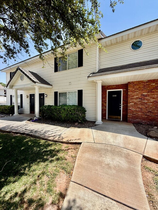 Foto del edificio - Adorable Lexington Townhome