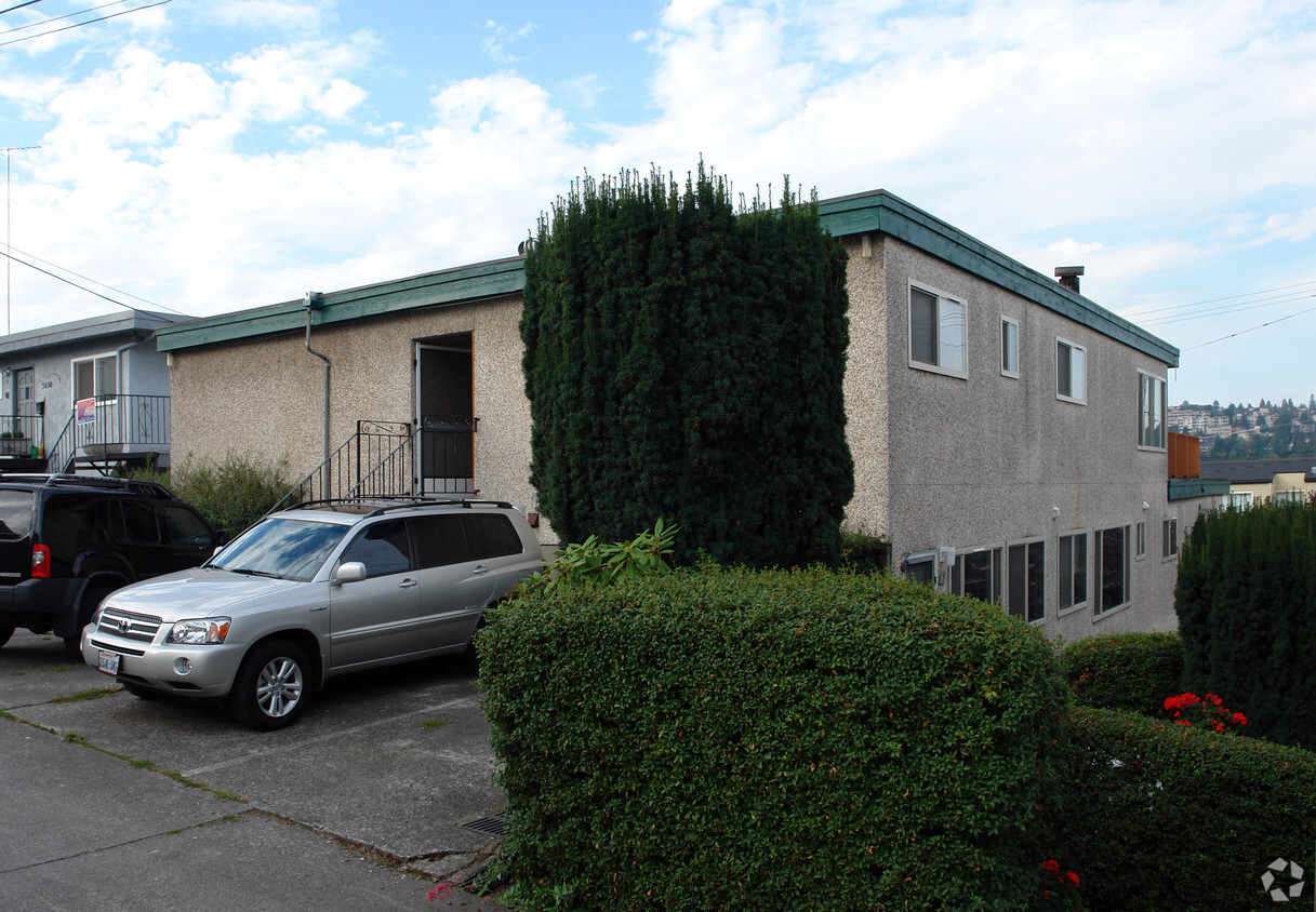 Building Photo - 1321 W Emerson St