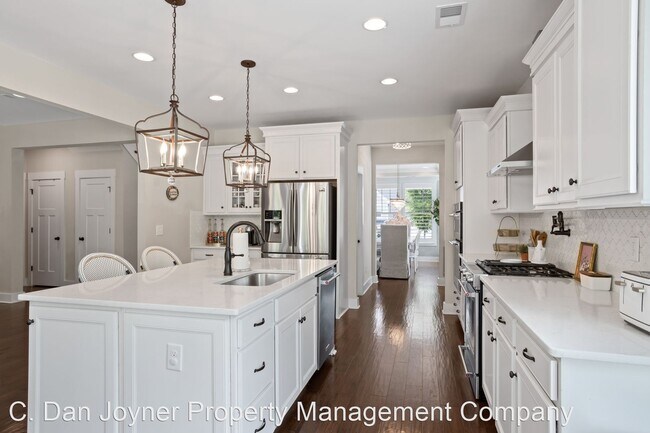 Building Photo - 4 br, 3.5 bath House - 137 Quail Creek Dr
