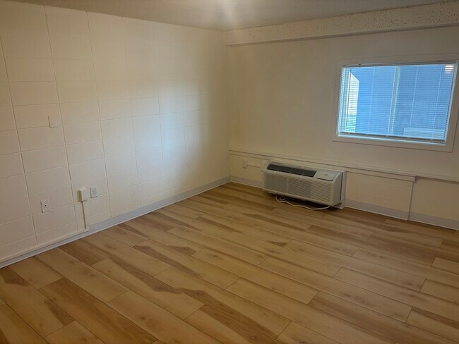Building Photo - 1231 N Galena Ave