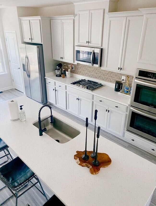 Building Photo - 44308 Azalea Ct