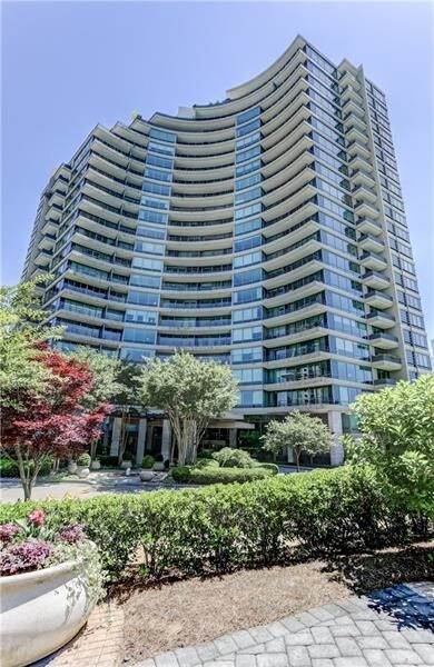 Foto principal - 700 Park Regency Pl NE