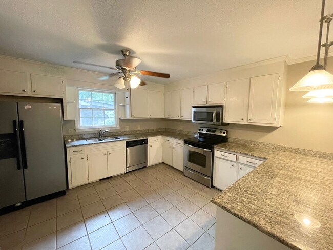 Building Photo - Forest Acres Home