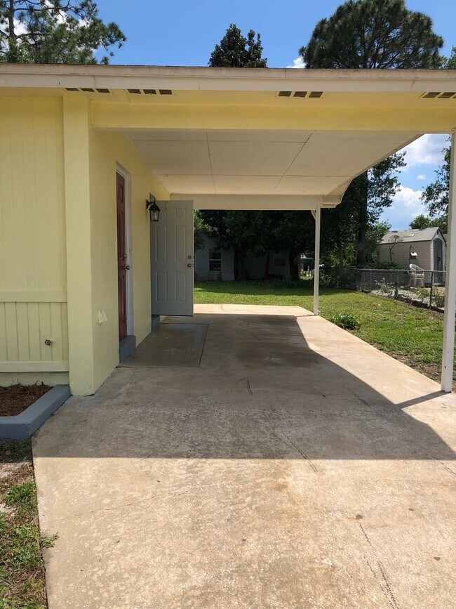 Foto del edificio - 3 Bed 1 Bath Home | Pet Friendly | Carport...