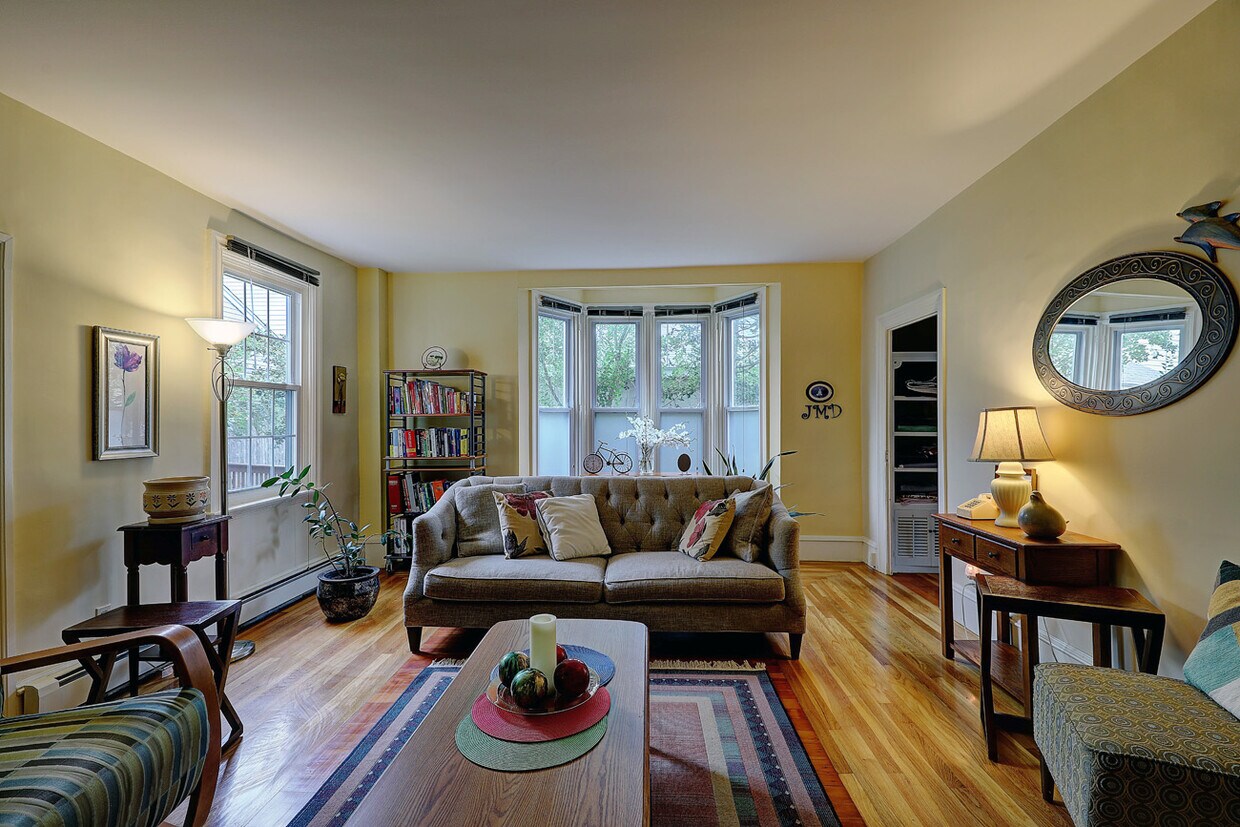 35 State St Unit First Floor, Warren, RI 02885 Apartments in Warren, RI