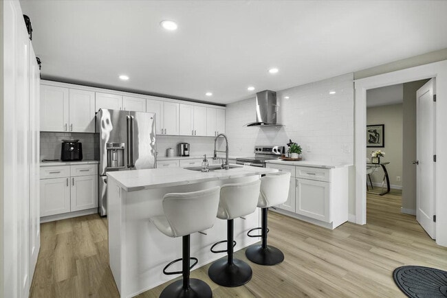 Building Photo - 2410 W Bruneau Pl