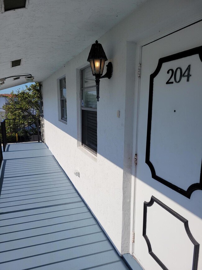 Building Photo - 1127 S Federal Hwy