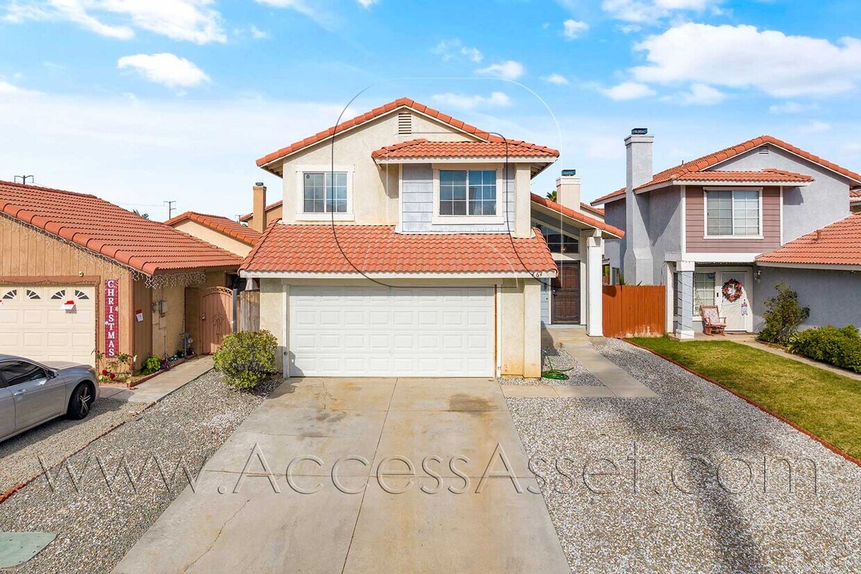Primary Photo - Stunning Two-story Residence With 3-Bed/3-...