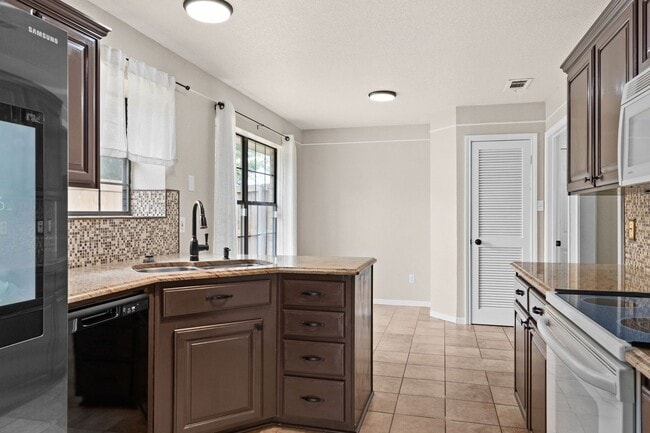 Building Photo - 5003 Joseph Dr