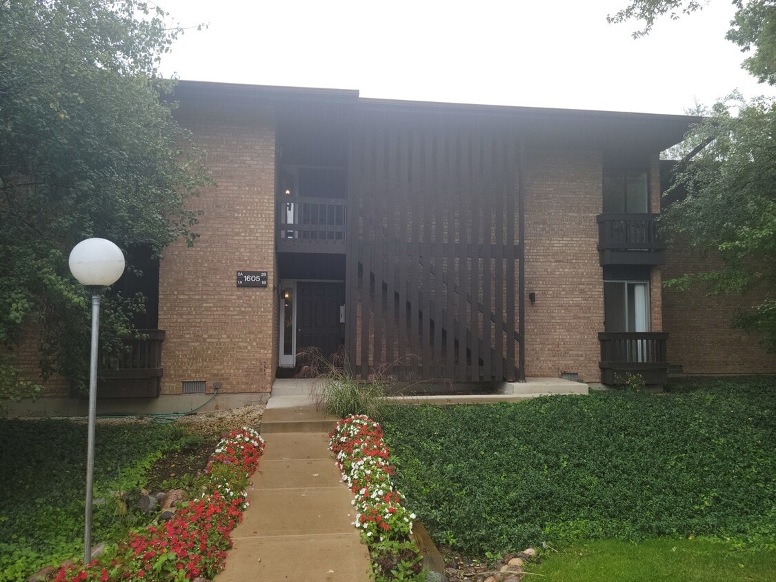 1605 Maple Terrace Unit 1B, Lisle, IL 60532 Condo for Rent in Lisle