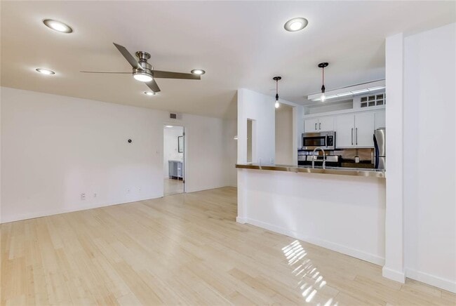 Building Photo - 1240 Barton Hills Dr