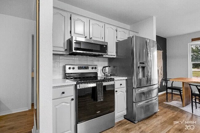 Building Photo - 3829 W Gardenia Dr