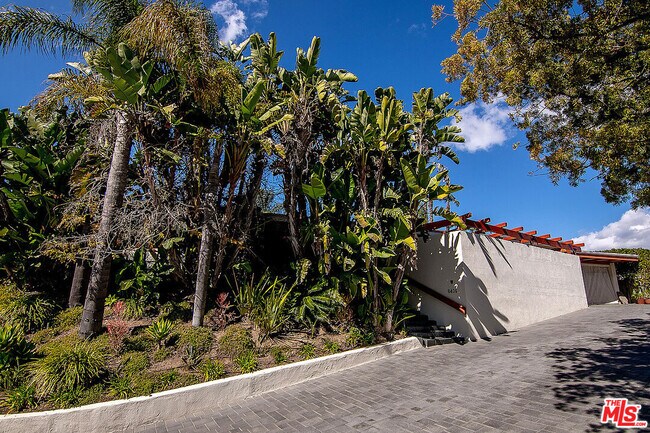 Building Photo - 8405 Edwin Dr