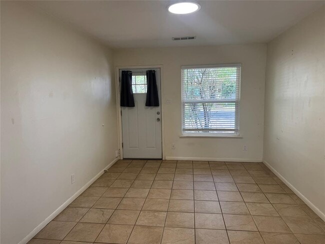 Foto del edificio - 8017 Tisdale Dr