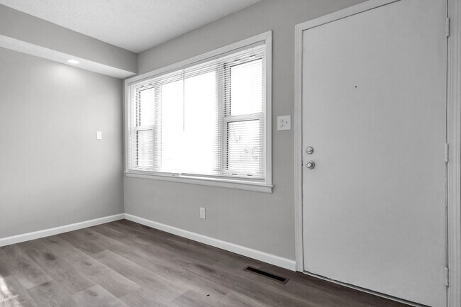 Building Photo - 3 Bedroom Home