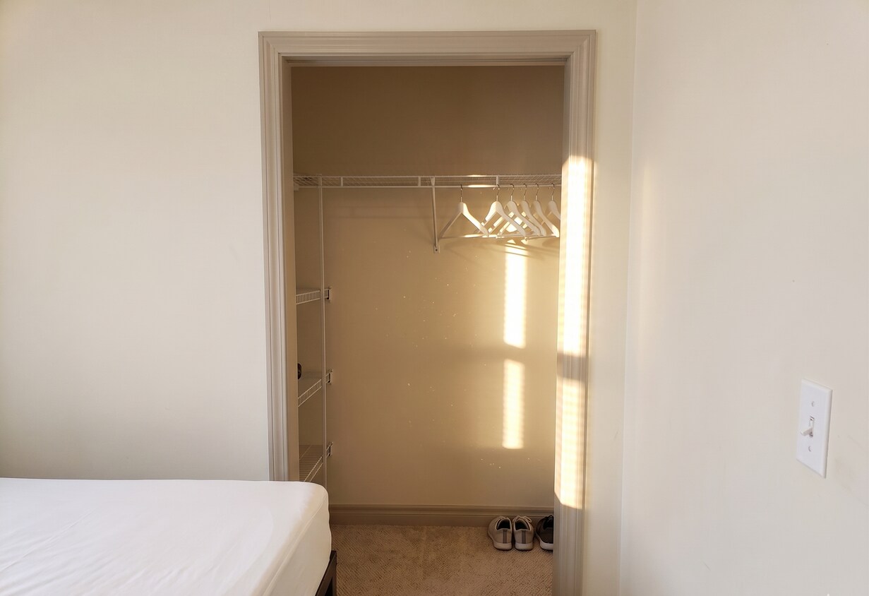 Photo du bâtiment - 251-251 Lester St