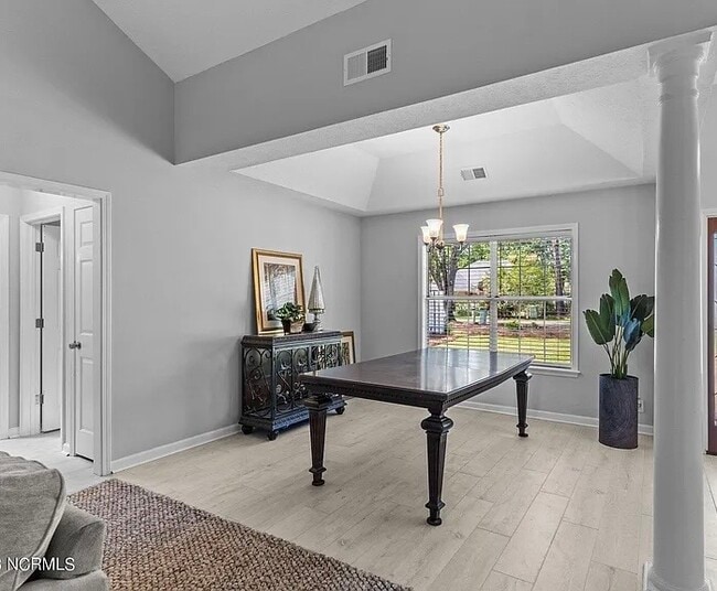 Building Photo - 11 Court 8 NW Dr