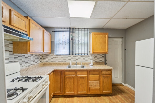 Foto del edificio - 3818 Mt Pleasant Ave