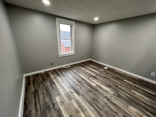 Building Photo - 111 10th St NW