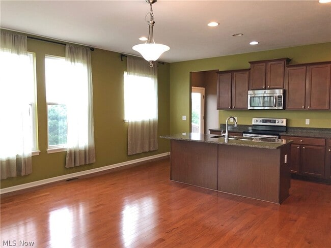Building Photo - 3696 Kenway Blvd