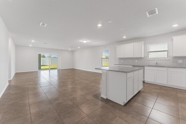 Foto del edificio - Stunning 3 BR + OFFICE / 2 BA / 2 Car Garage home!