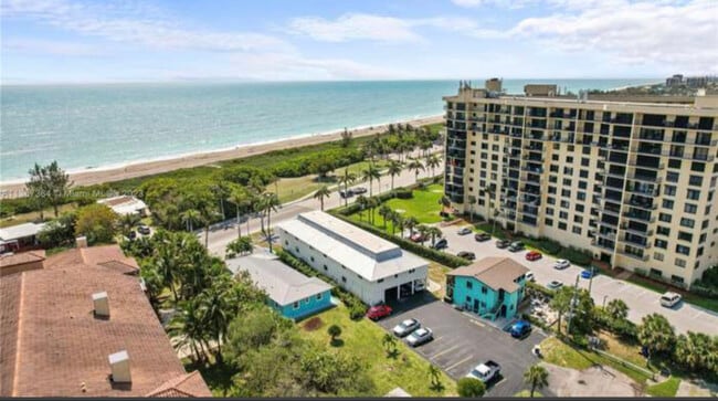 Building Photo - 715 S Ocean Dr Building Photo - 715 S Ocean Dr