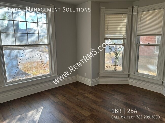 Building Photo - 521 SW Tyler St