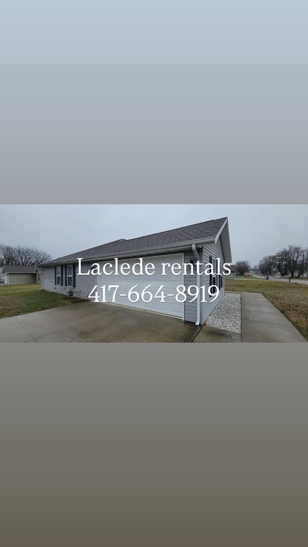 Foto del edificio - 3 Bedroom 2 Bath with an attached 2 Car Garage