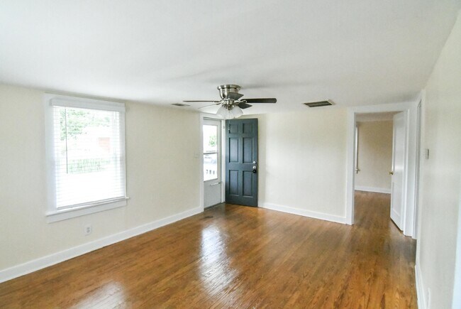Foto del edificio - 1 BR Belmont Area Cottage Private Corner lot