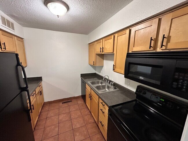Foto del edificio - 1828 E 97th St