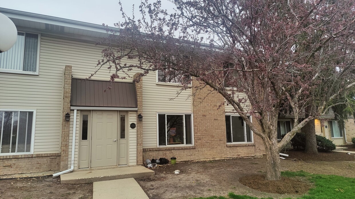 Primary Photo - 1770 Robin Ln