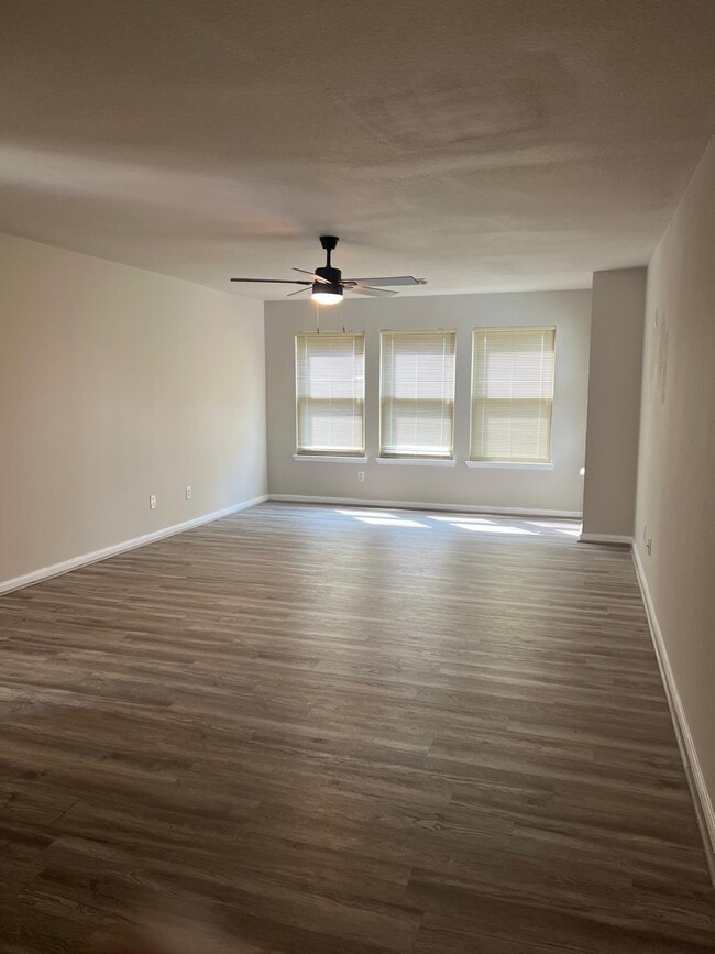 Sala de estar en el piso superior - 1414 Stevens Ct
