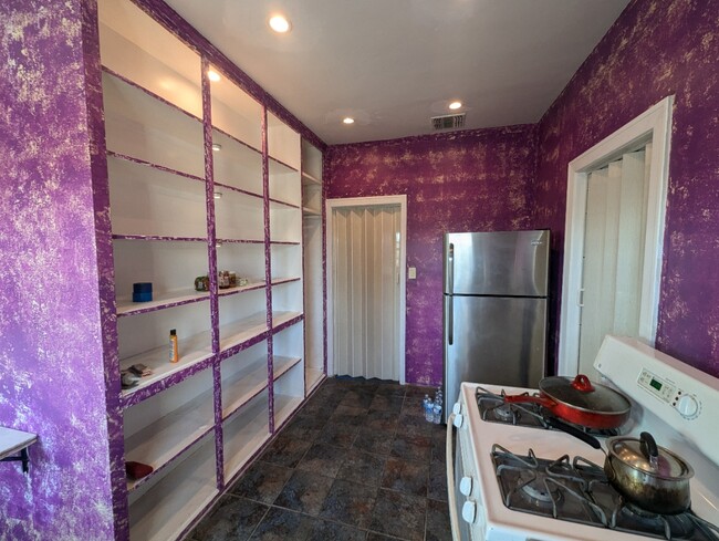 Kitch-Open-Face-Built-in Cabinet - 1701 West Blvd