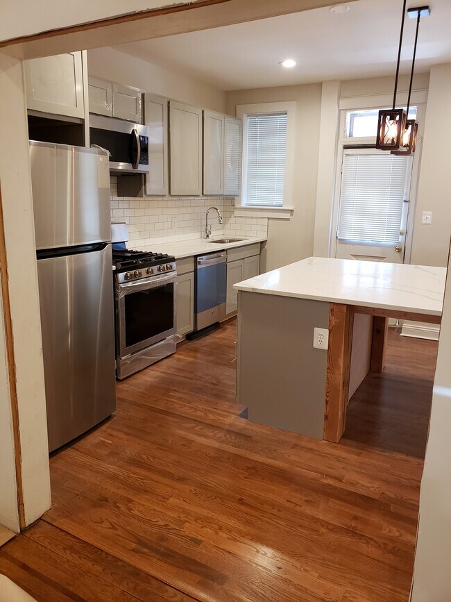 Kitchen - 410 Cornwall St