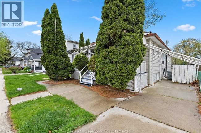 Building Photo - 609 St Joseph St