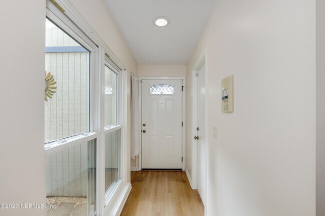 Building Photo - 10366 Arrowhead Dr